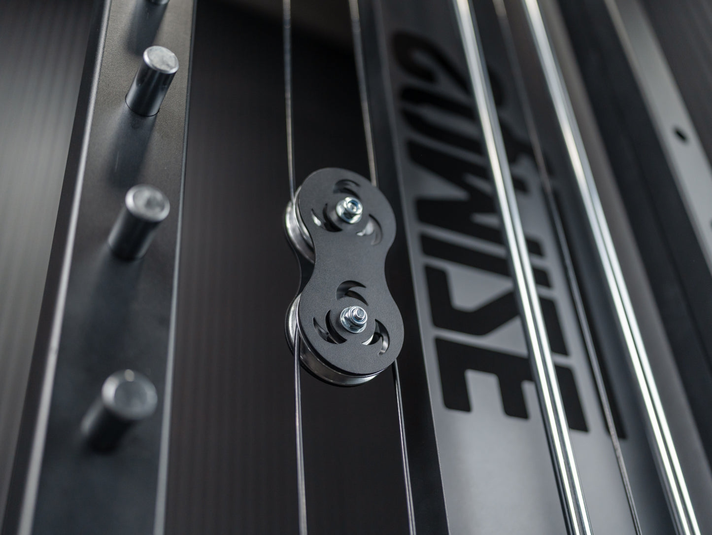 Tri-Power Gym SQMIZE® PREMIUM BISON SQ-S981-90, Kabelzugstation, Multipresse & Half Rack, Höhe 226 cm