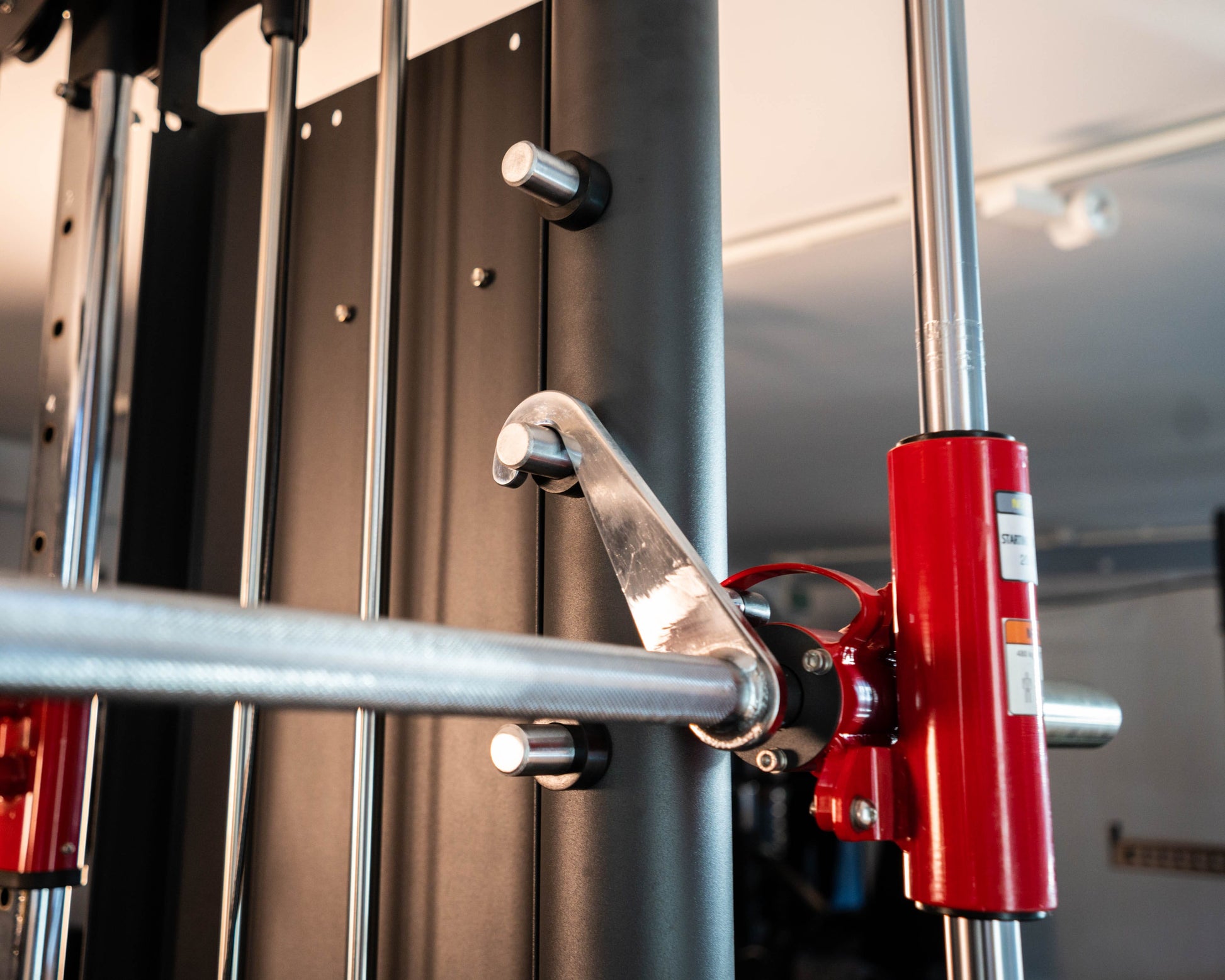 Smith Machine & Kabelzug: Multi Functional Gym SQMIZE® PREMIUM BISON SQ-S950 www.simpleproducts.at 